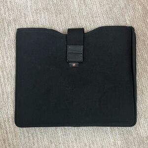 VICTORINOX Cross Suspension Laptop Computer Sleeve